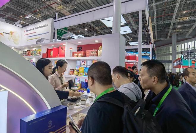 ”到“东方之珠”:一颗咖啡豆的奇缘AG真人娱乐聚焦进博|从“非洲之心(图2) ”到“东方之珠”:一颗咖啡豆的奇缘AG真人娱乐聚焦进博|从“非洲之心(图2)