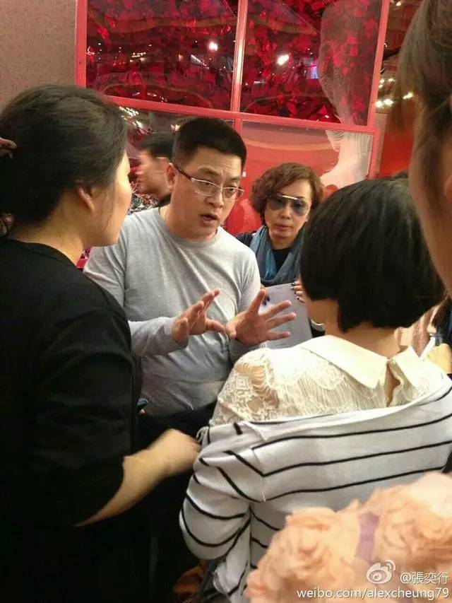 上抱过最多明星腰的人AG真人国际游戏史(图2)