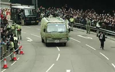 上抱过最多明星腰的人AG真人国际游戏史(图4)